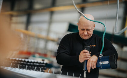 Montagemedewerker assemblage metaal